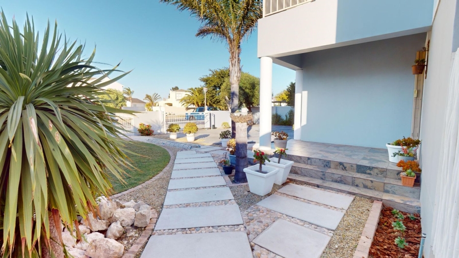 6 Bedroom Property for Sale in Country Club Western Cape